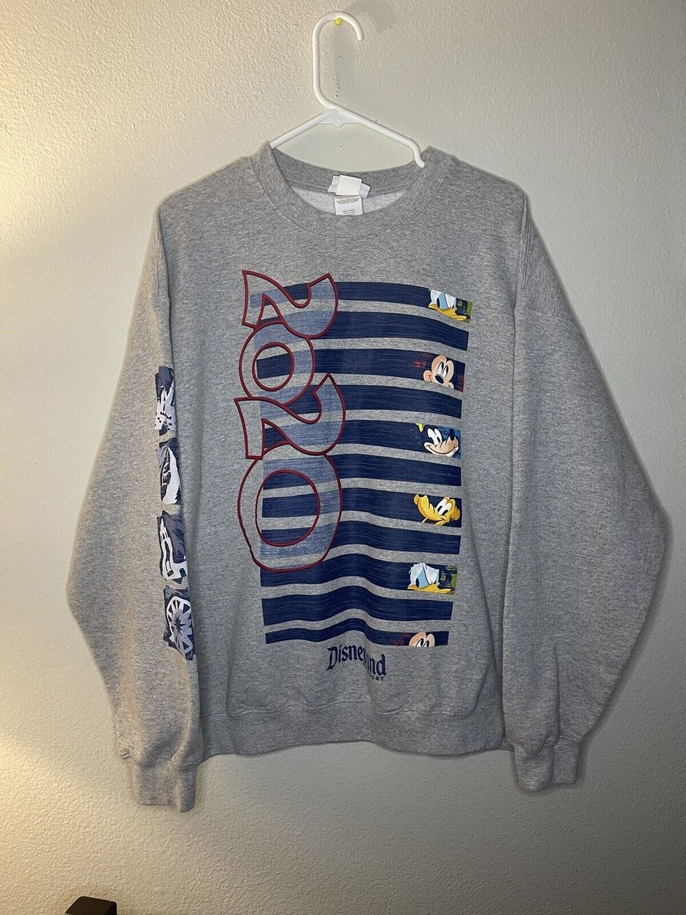 Disney Rare 2020 Sweater Size XL Unisex Pullover Sweater Mickey Mouse Goofy